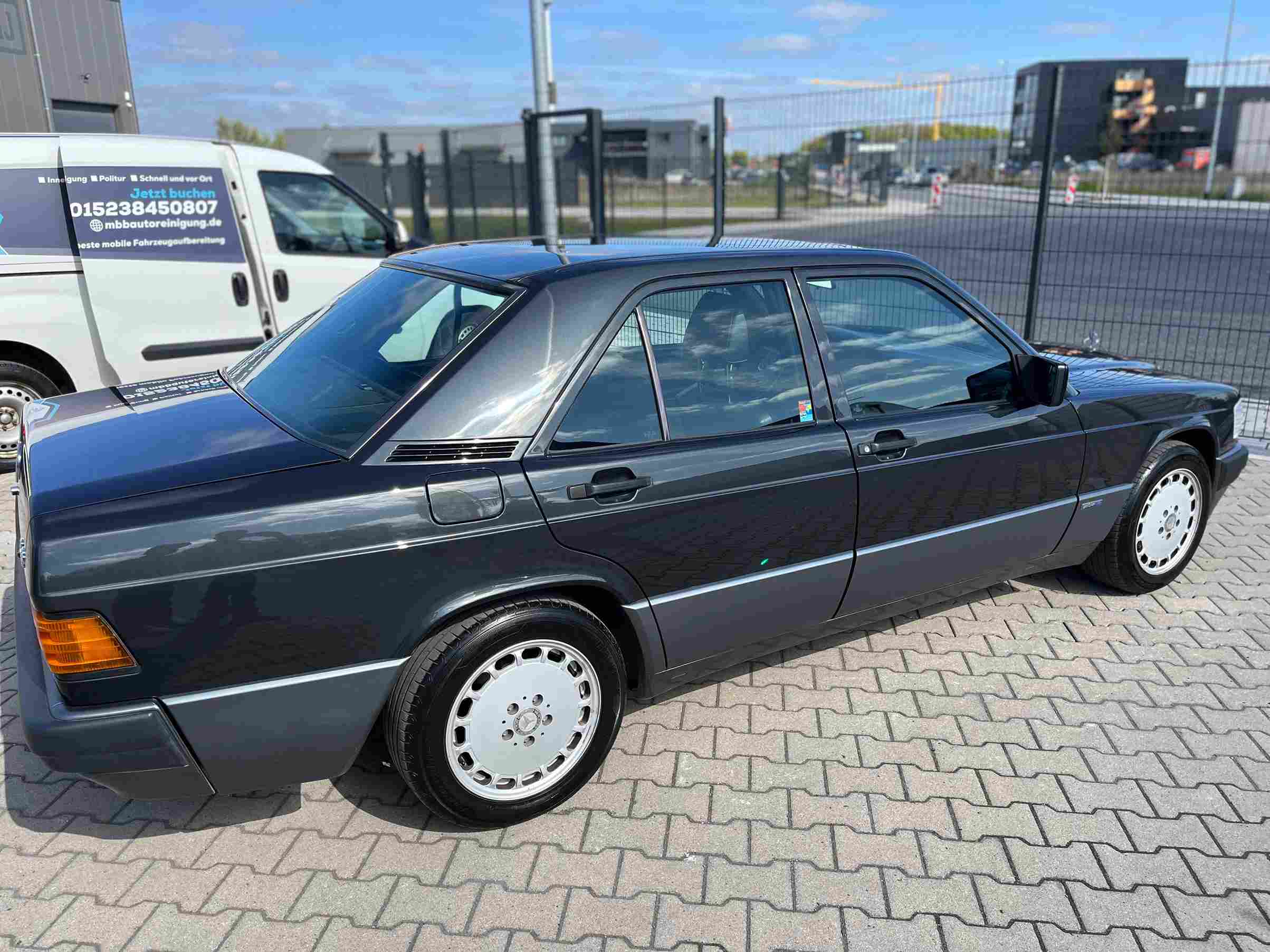 Mercedes Oldtimer nach der Autopolitur – dasselbe Fahrzeug wie im Video, Lackaufbereitung bei MBB