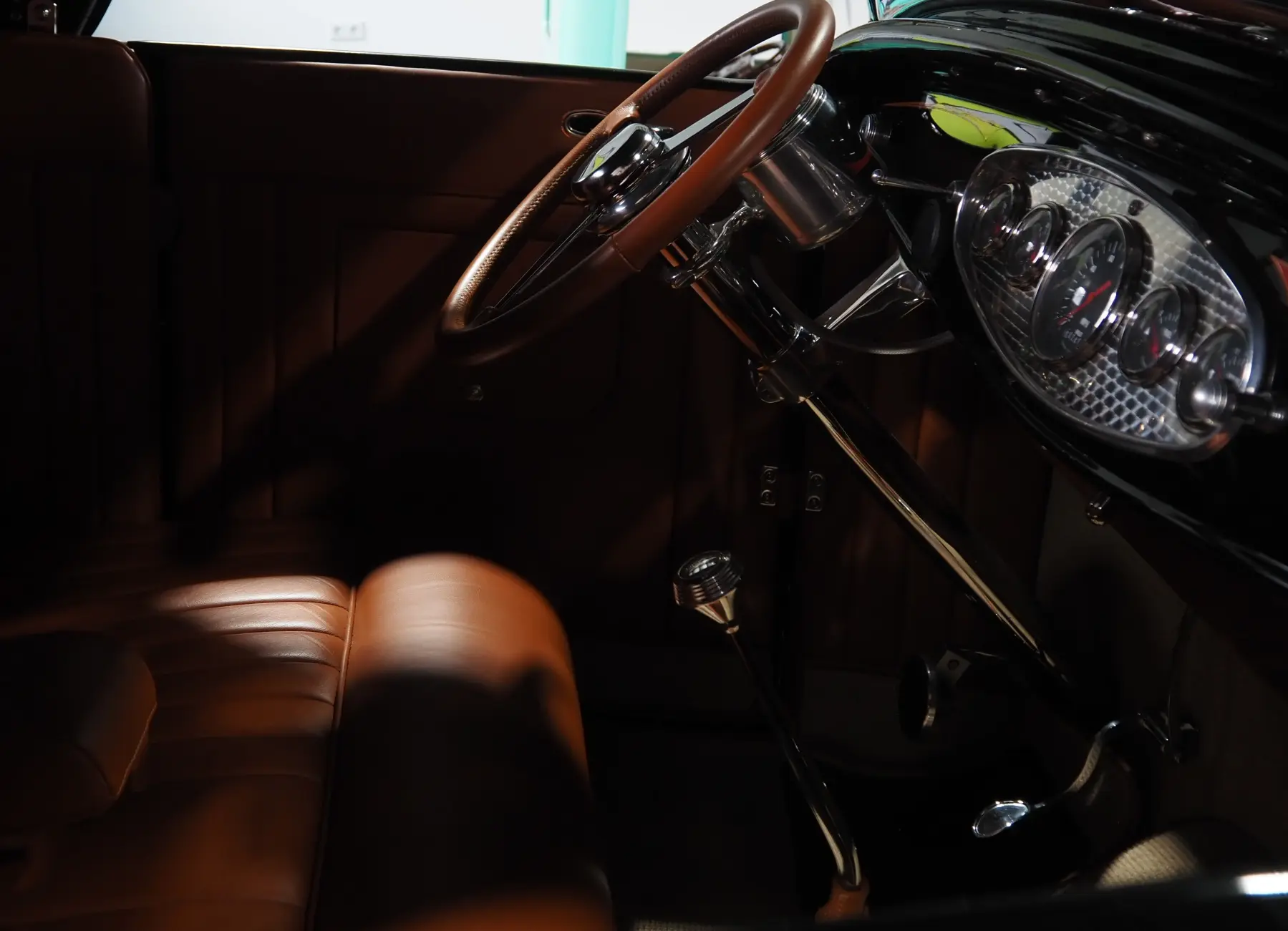Hochwertige Autoaufbereitung in Billerbeck & Münster - Oldtimer Innenraum mit braunem Leder Professionelle Autoaufbereitung - Oldtimer Innenraum mit braunem Leder