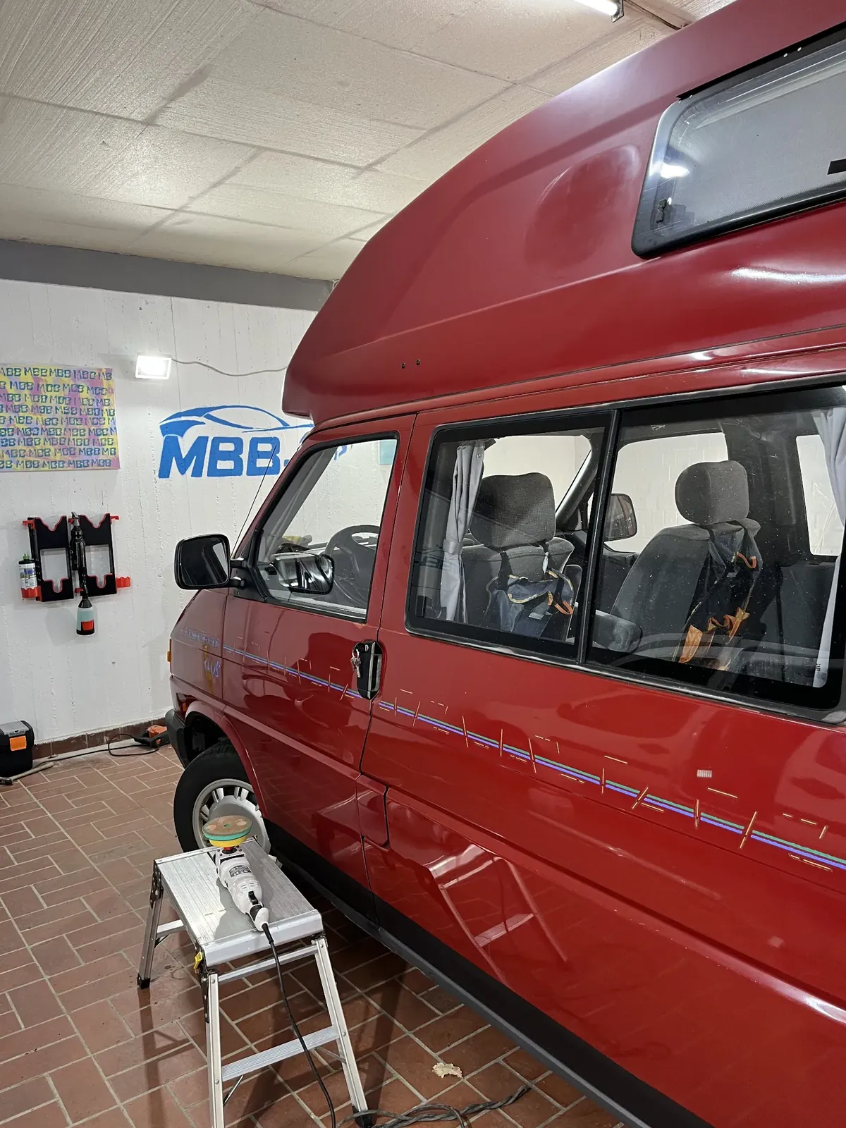 Vorbereitung des Campervans: Lackreinigung vor der Versiegelung